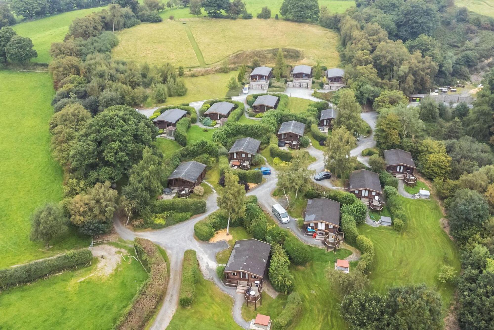 הוילה ראיאדר Hillside View מראה חיצוני תמונה